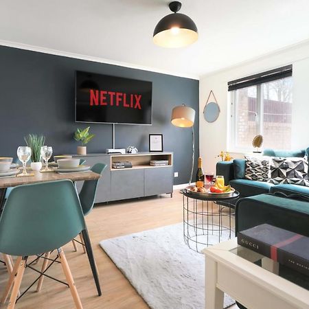 Central Mk House With Free Parking, Fast Wifi, And Smart Tv With Xbox, Sky Tv Packages And Netflix By Yoko Property ミルトン・ケインズ エクステリア 写真